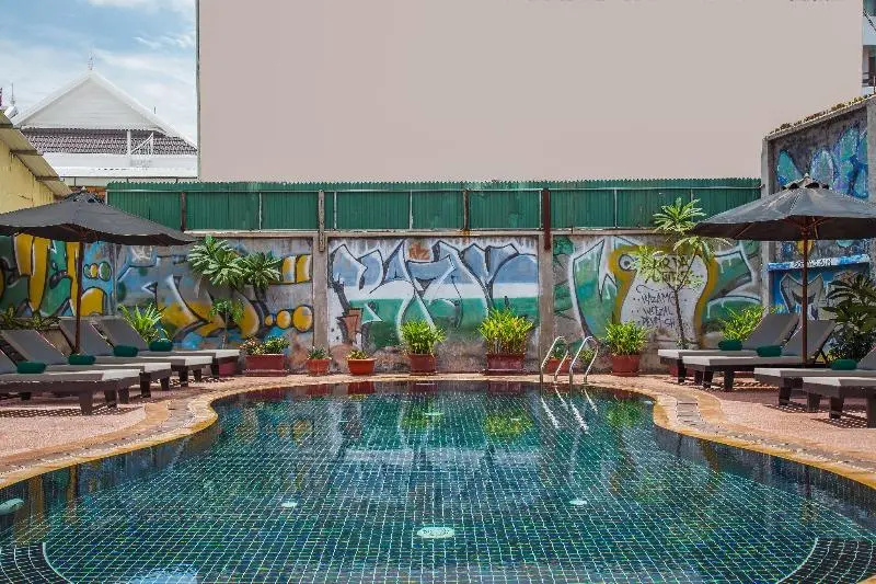 Photo - Side Walk Hotel