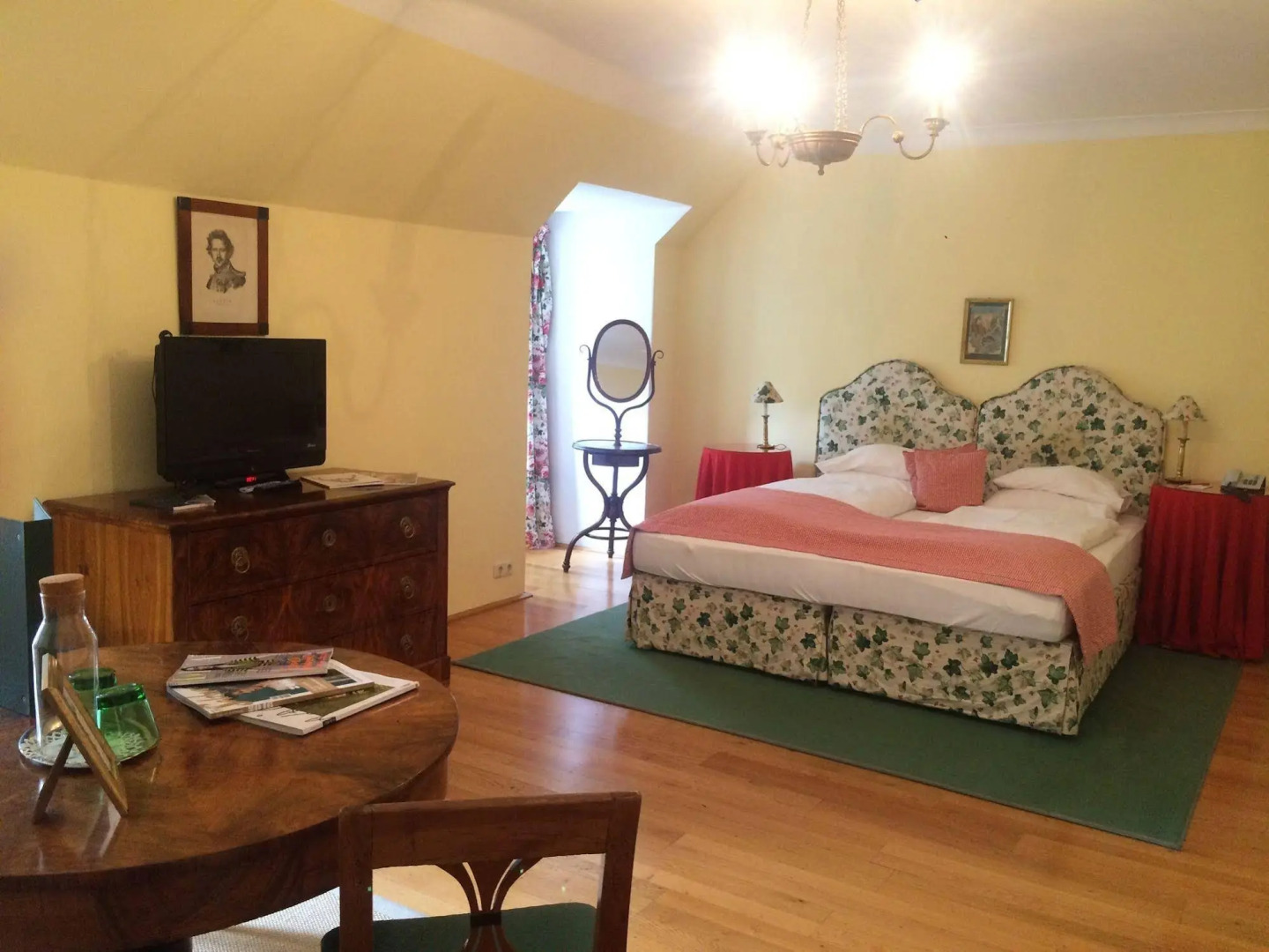 Photo - Der Schlosswirt zu Anif - Biedermeierhotel und Restaurant