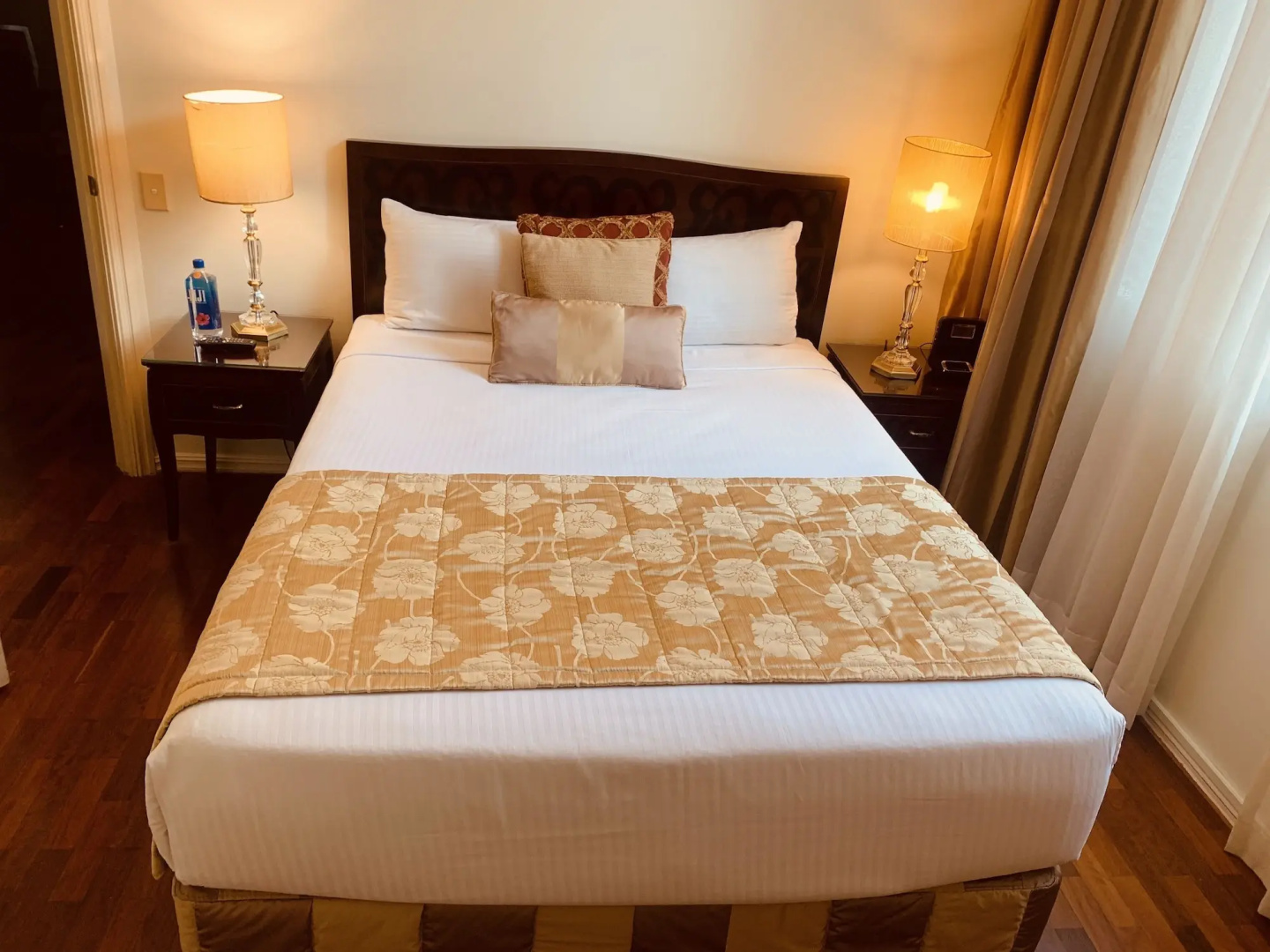 Photo - Royal Albert Hotel