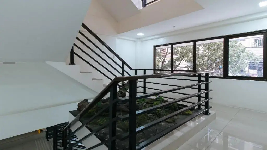 Photo - RedDoorz Plus at Evangelista Street Makati