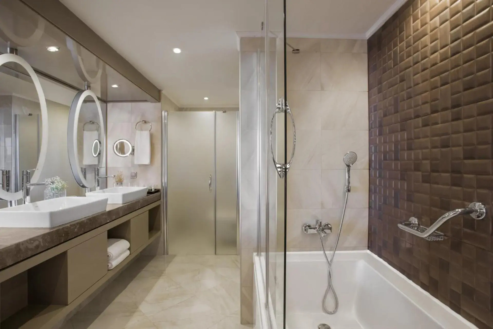 Photo - Balmy Foresta