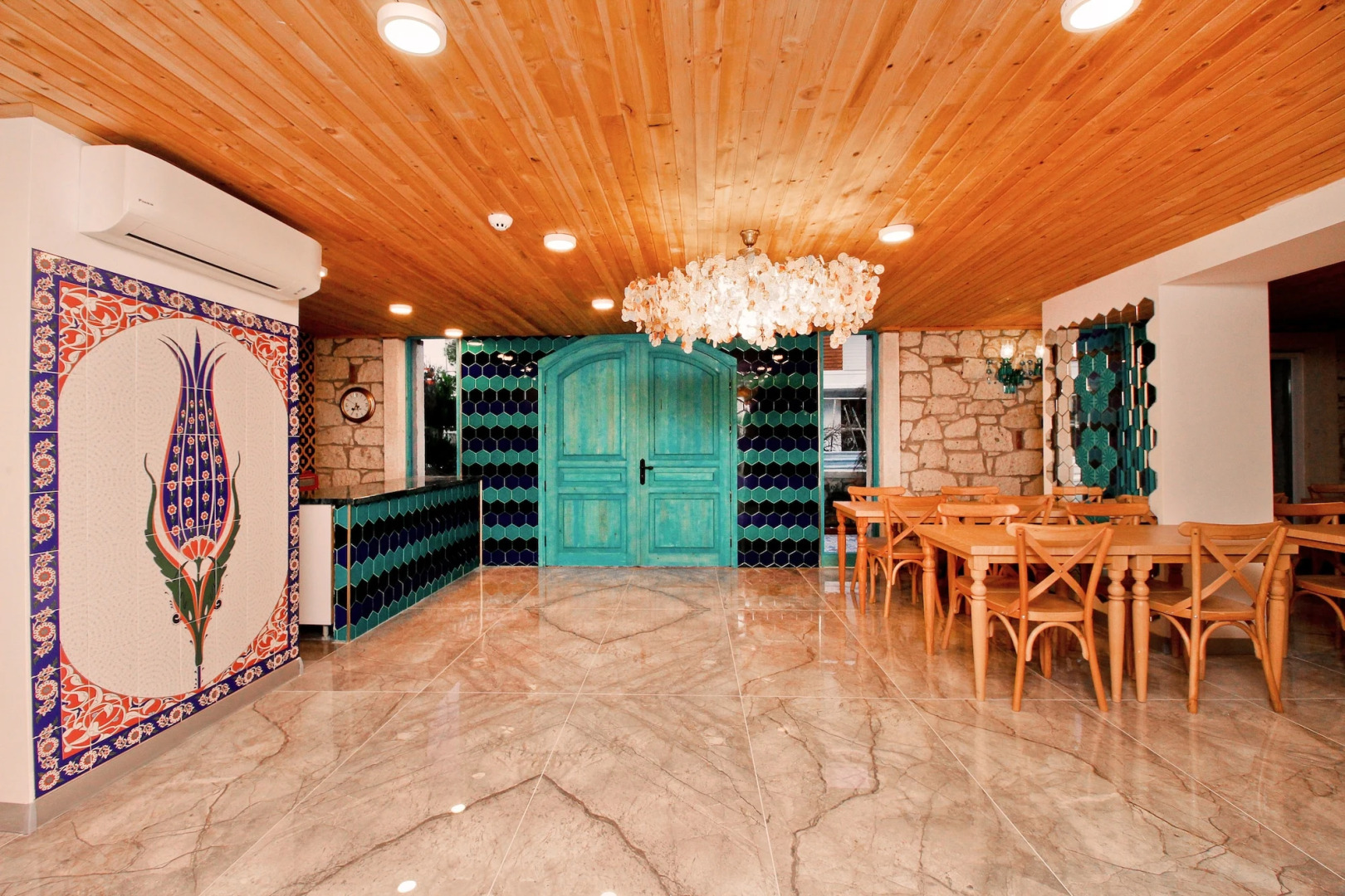 Photo - Dam Hotel Lara