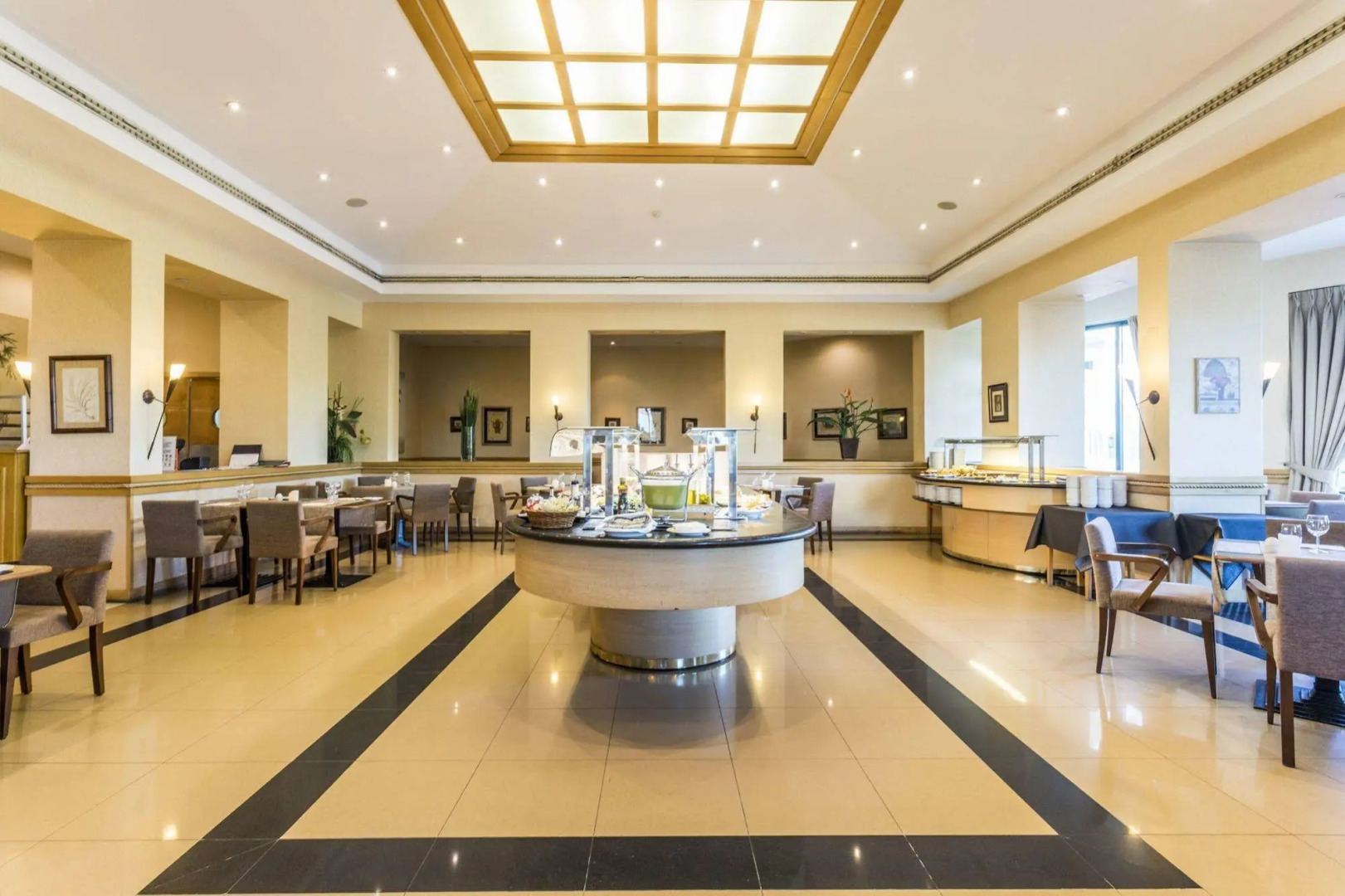 Photo - Riviera Hotel