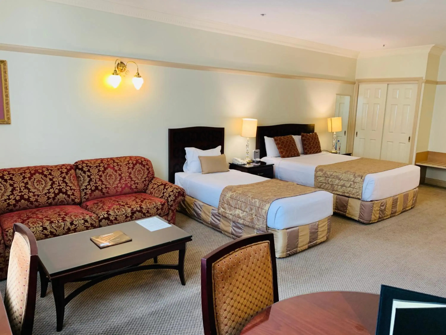 Photo - Royal Albert Hotel