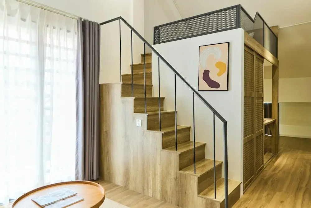 Photo - Kin Wander Tân Phong, The Moonage