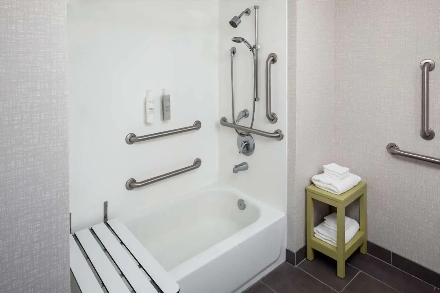 Photo - Hampton Inn & Suites Savannah - I-95 South - Gateway