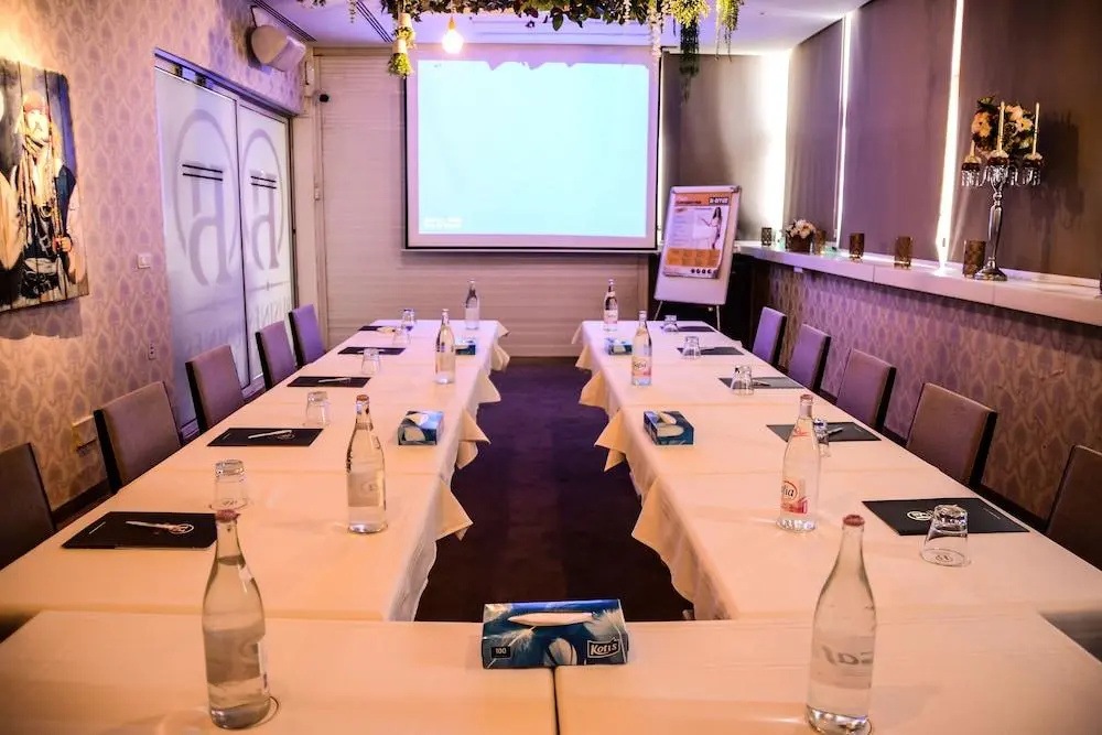Photo - Business Hotel