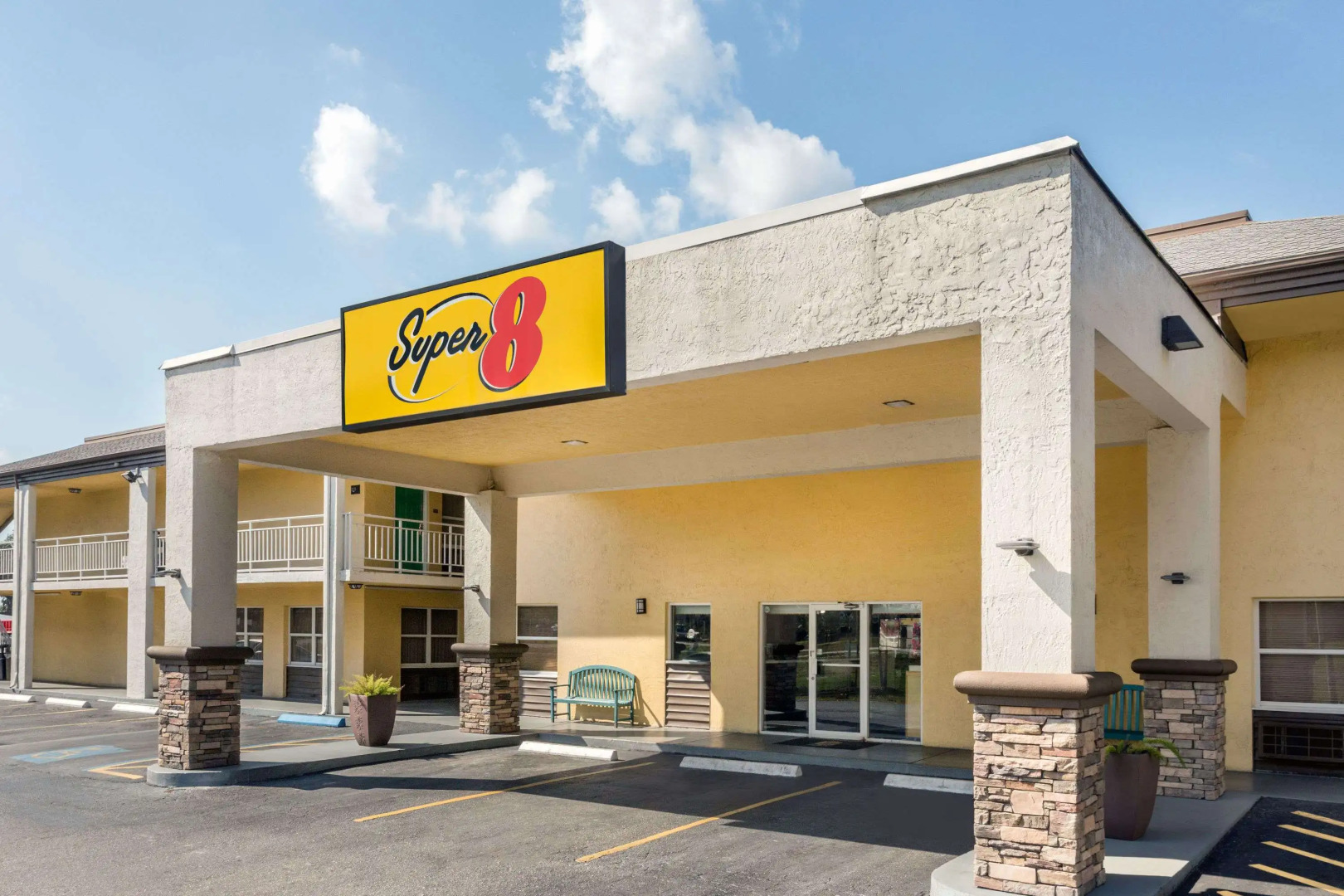 Photo - Super 8 by Wyndham Ellenton Bradenton Area