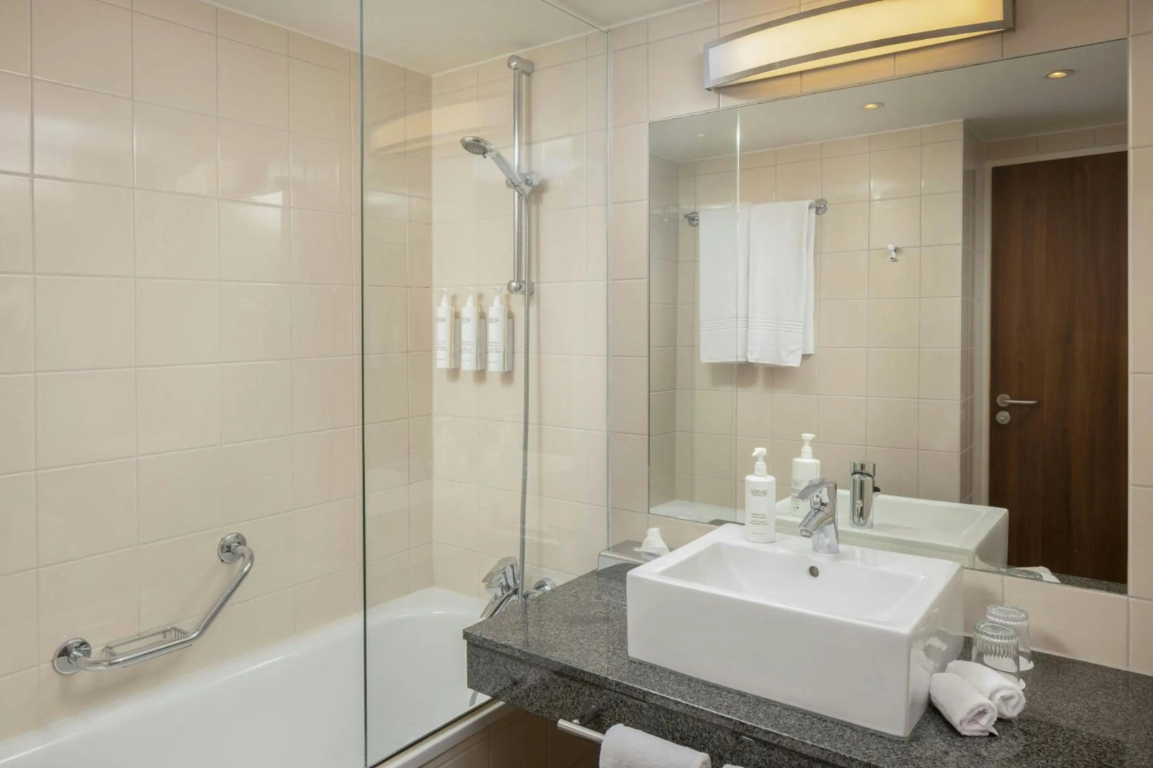 Photo - Courtyard by Marriott Toulouse Airport