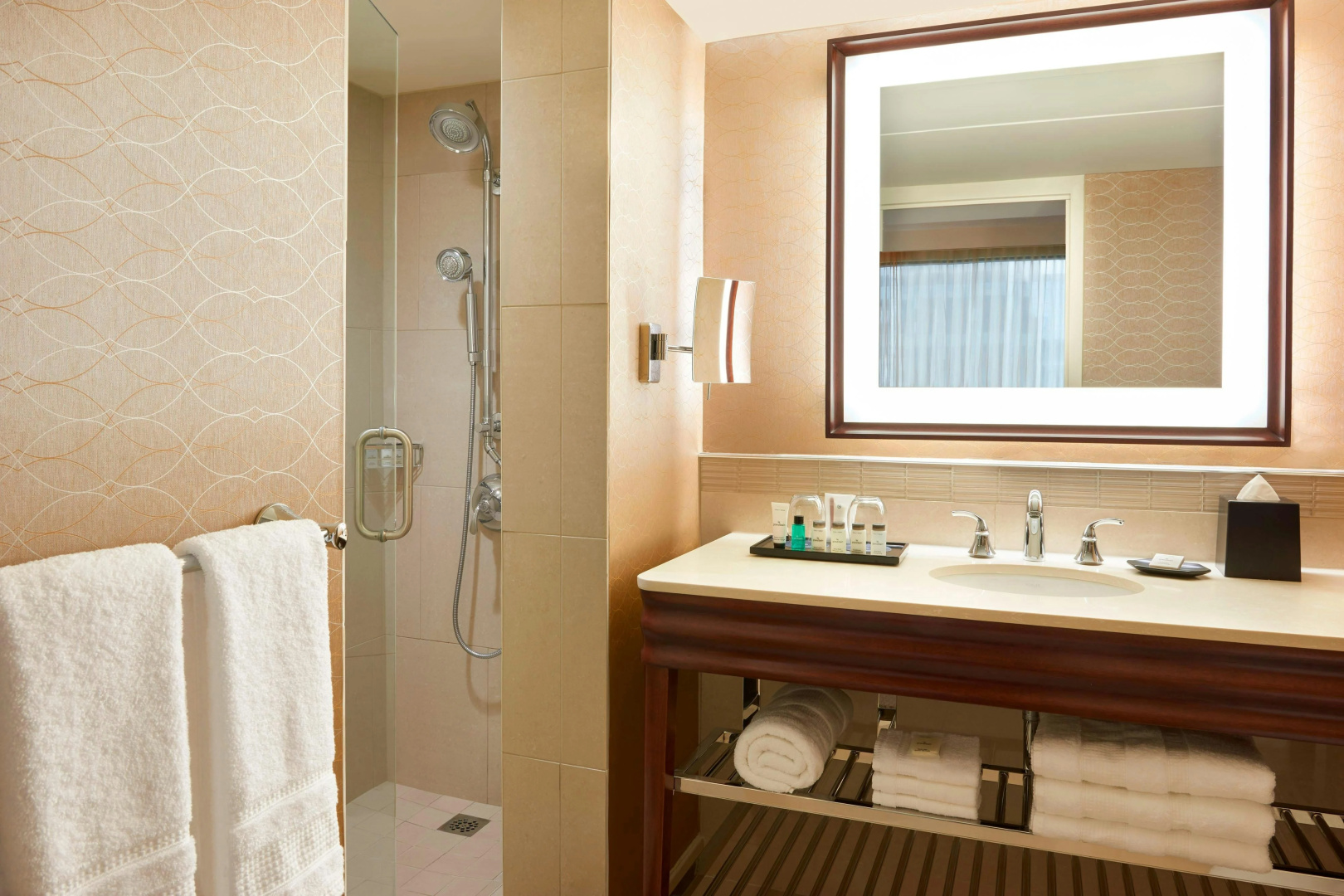 Photo - Sheraton Centre Toronto Hotel