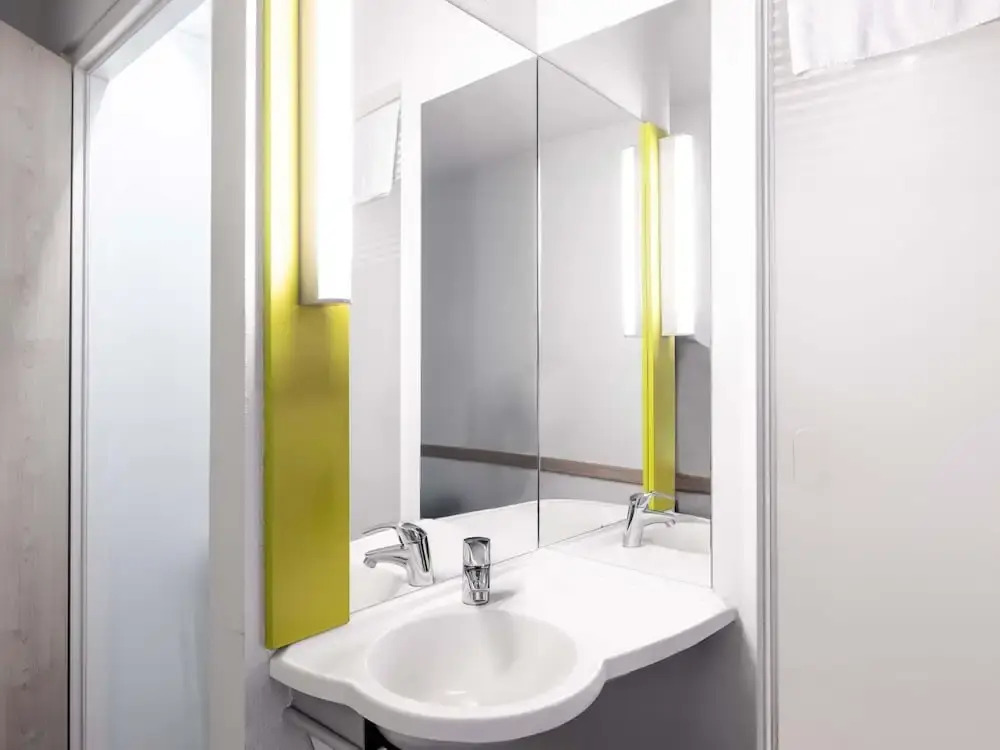 Photo - B&B HOTEL Erlangen-Tennenlohe