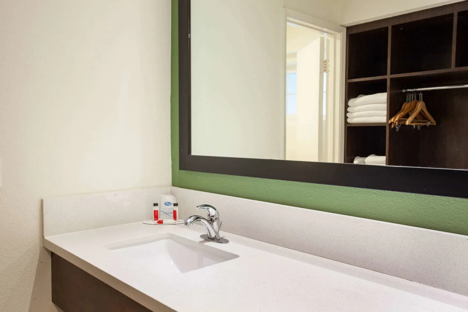 Foto - Travelodge Inn & Suites by Wyndham Anaheim on Disneyland Dr