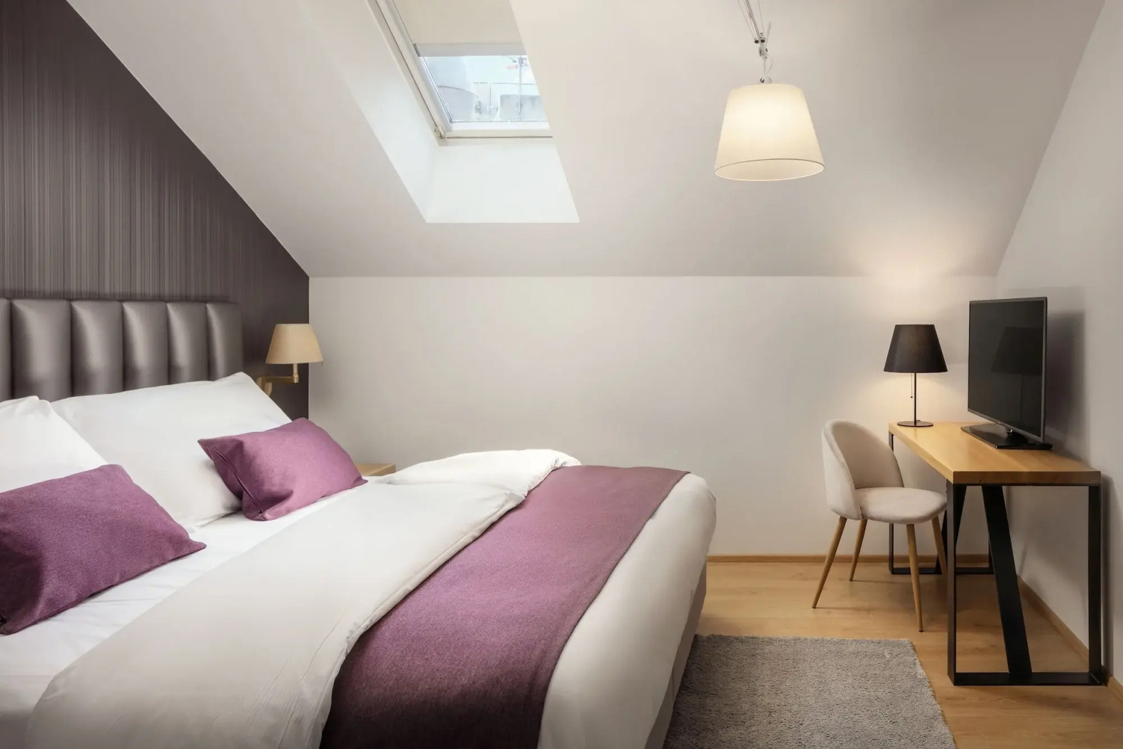 Photo - MOODs Charles Bridge