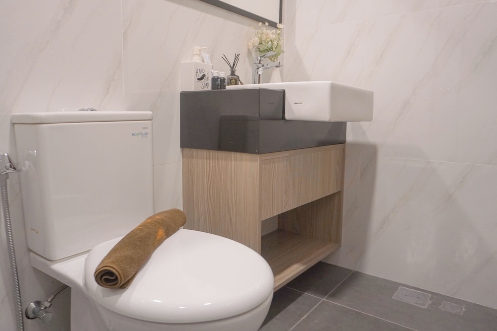 Cozy and Minimalist Studio Room at Ciputra World 2 Apartment