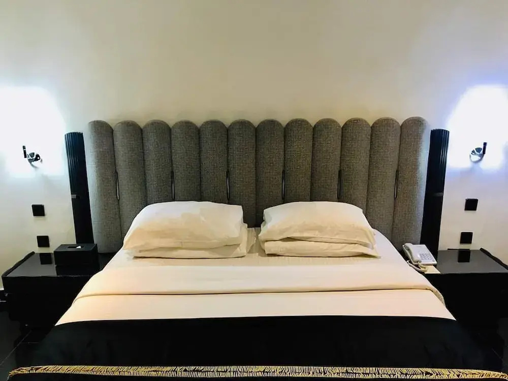 T E L E By Summerset Continental Hotel