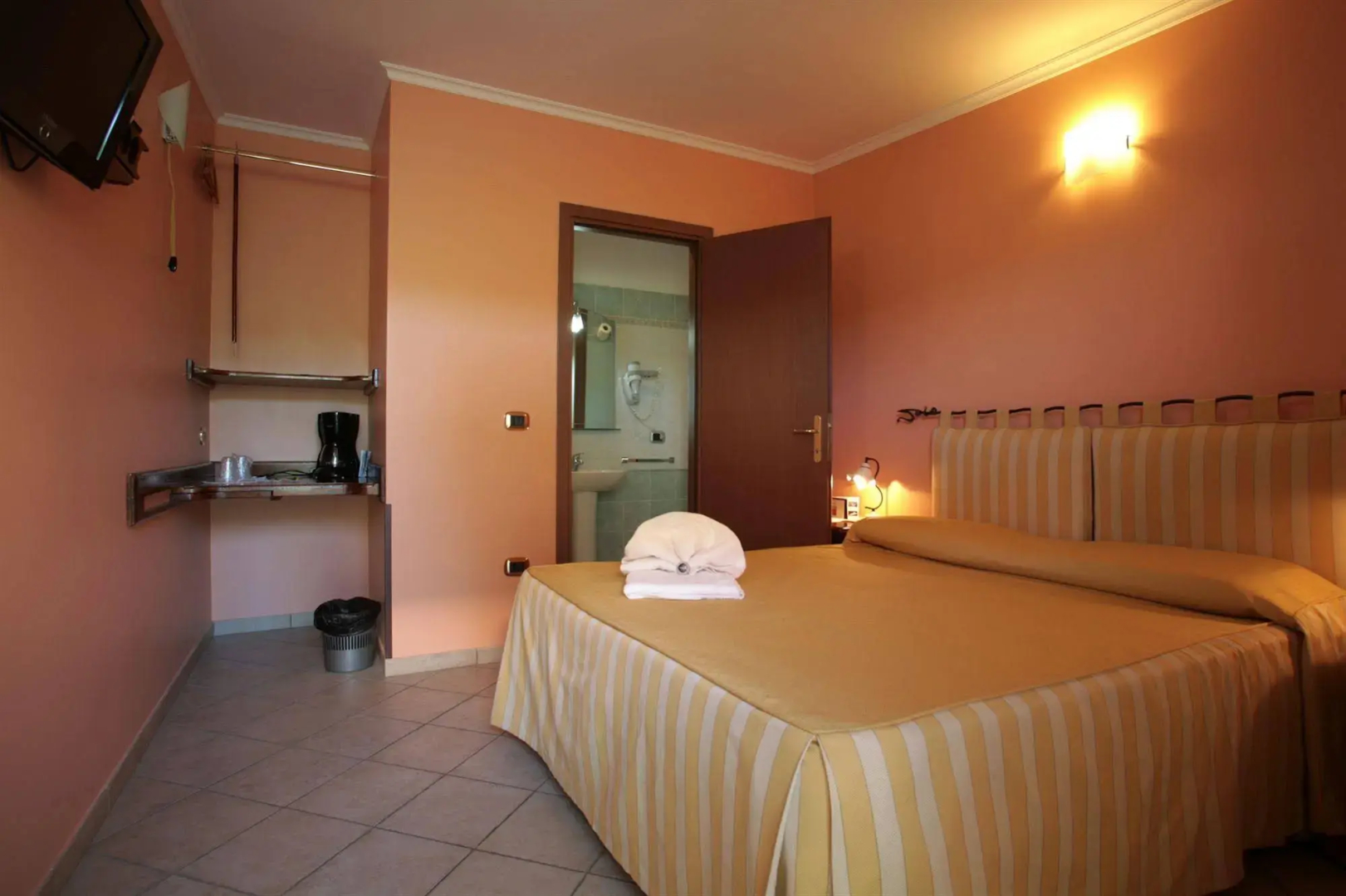 Photo - Airport Hotel