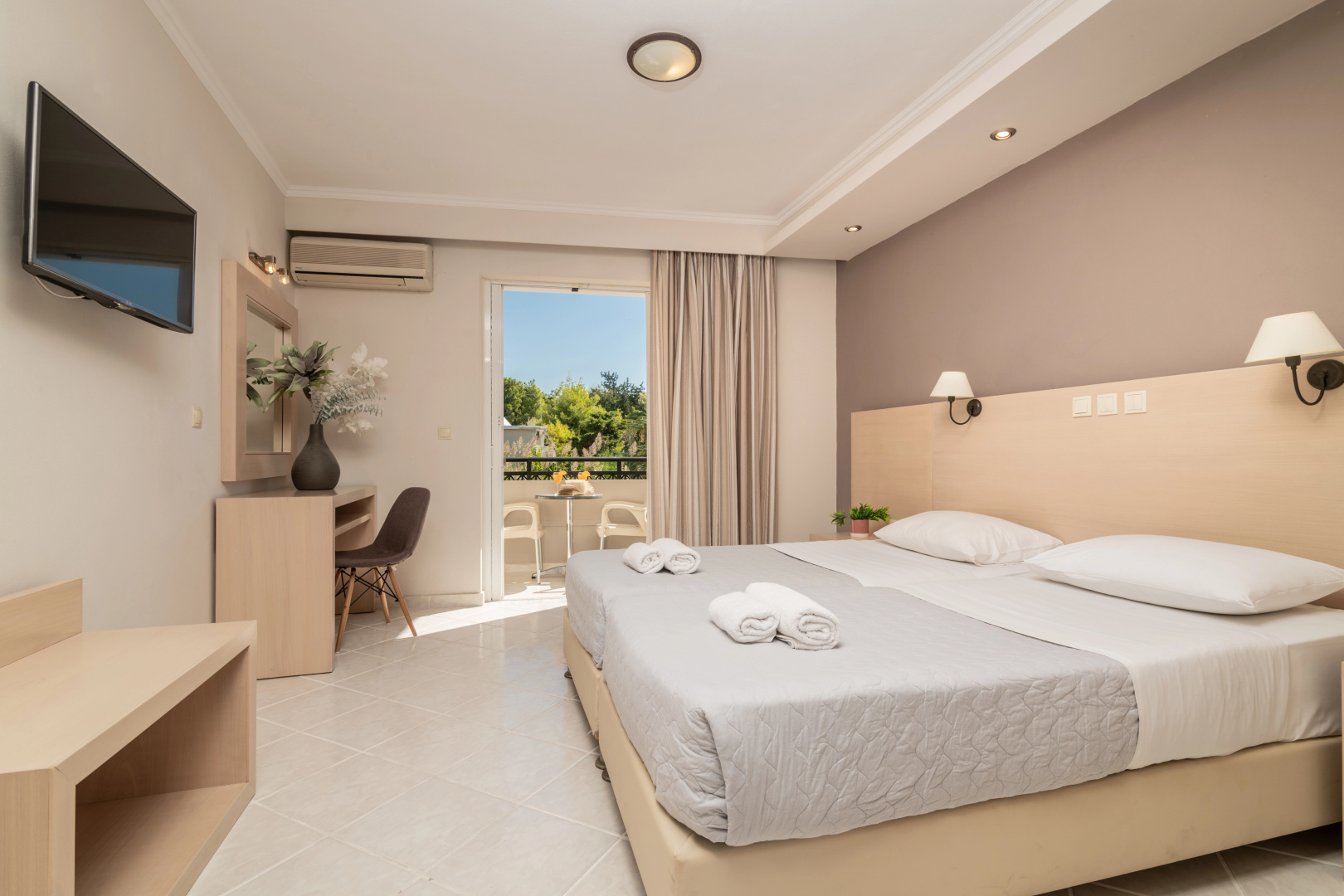 Photo - Karras Hotel