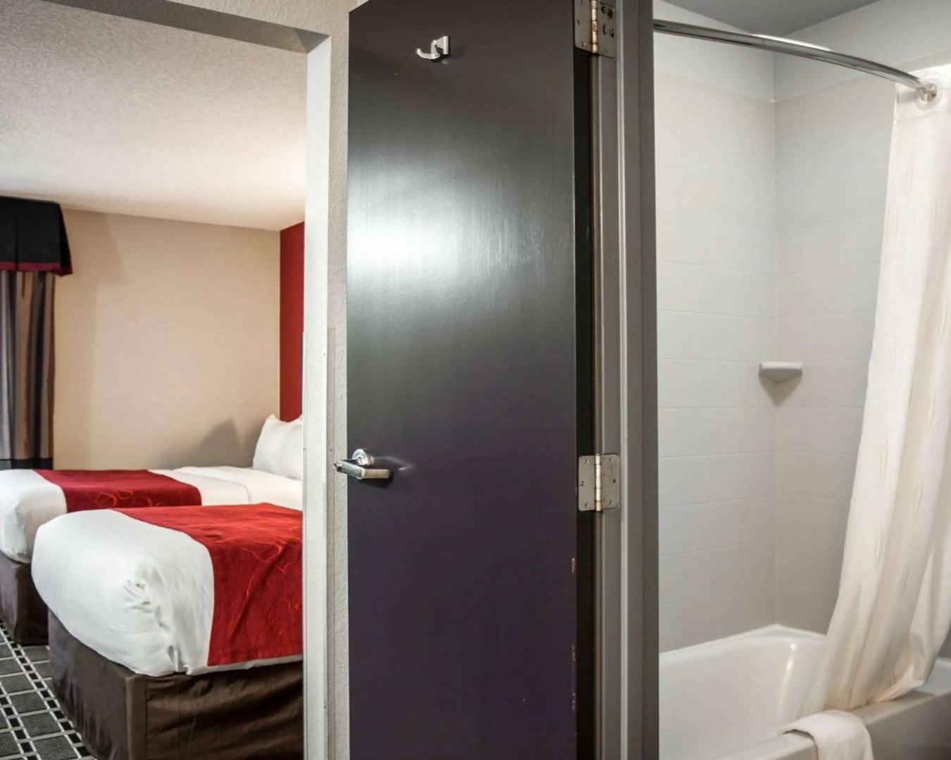 Photo - Comfort Suites Nashville Airport - BNA