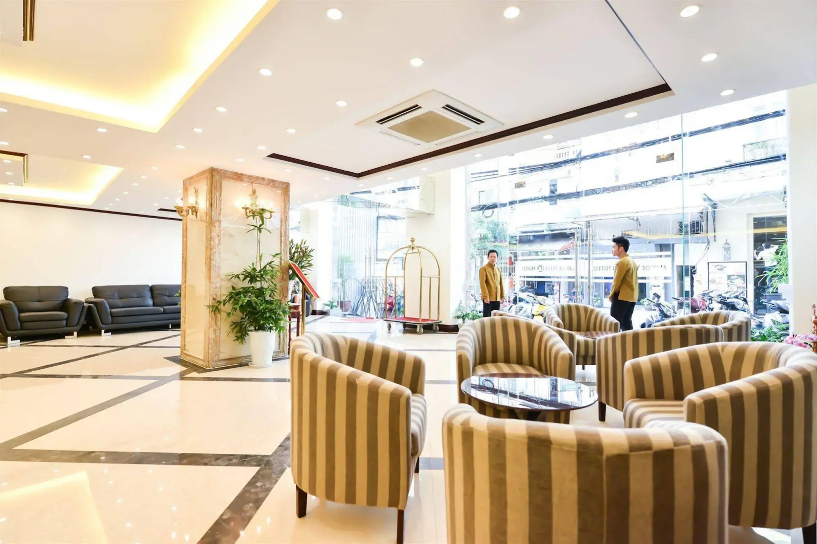 Photo - May De Ville Lakeside Hotel