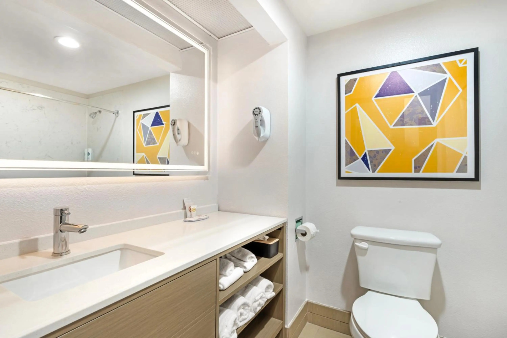 Photo - Comfort Inn & Suites Sacramento - University Area