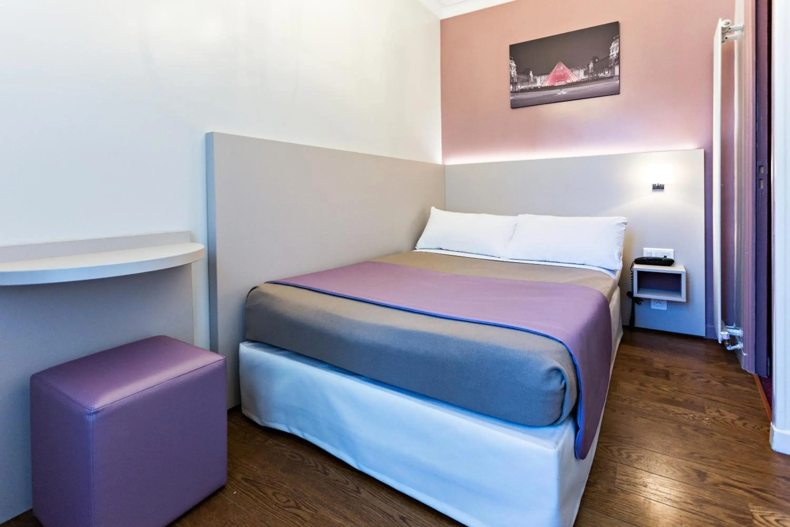 Photo - Modern Hotel