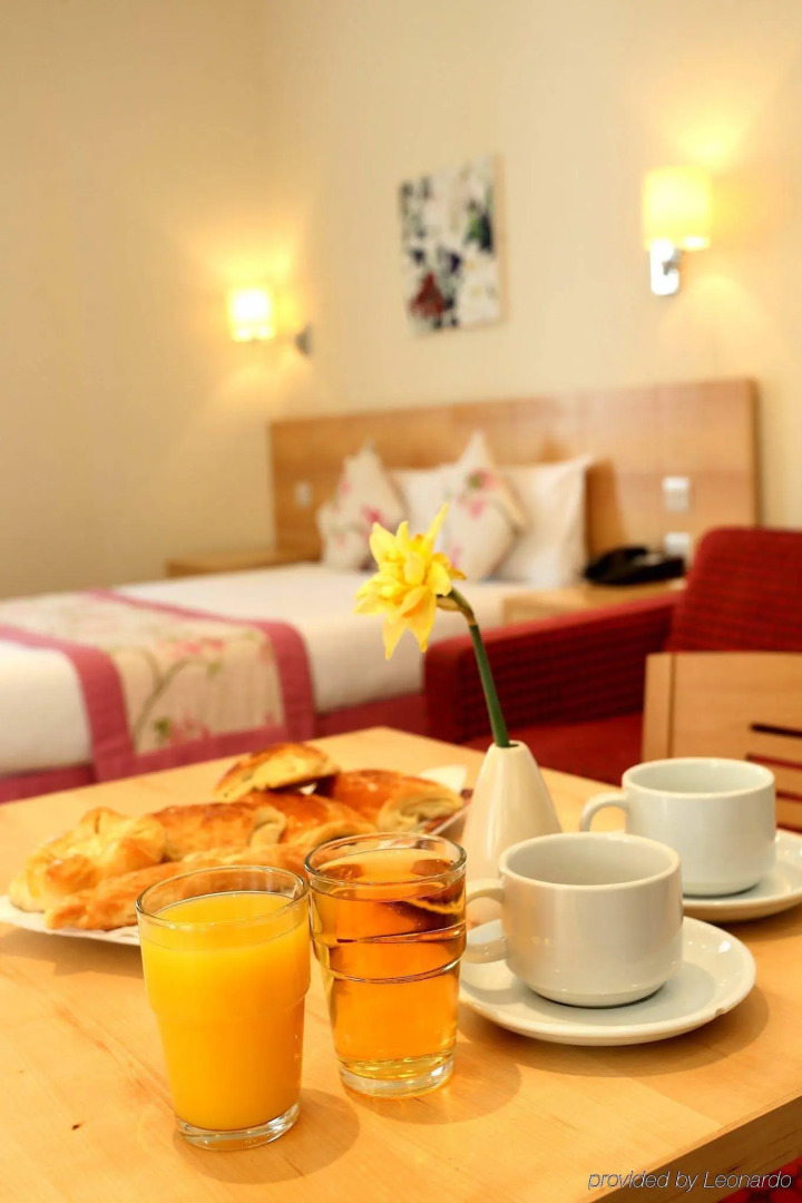 Photo - Oliver Plaza Hotel