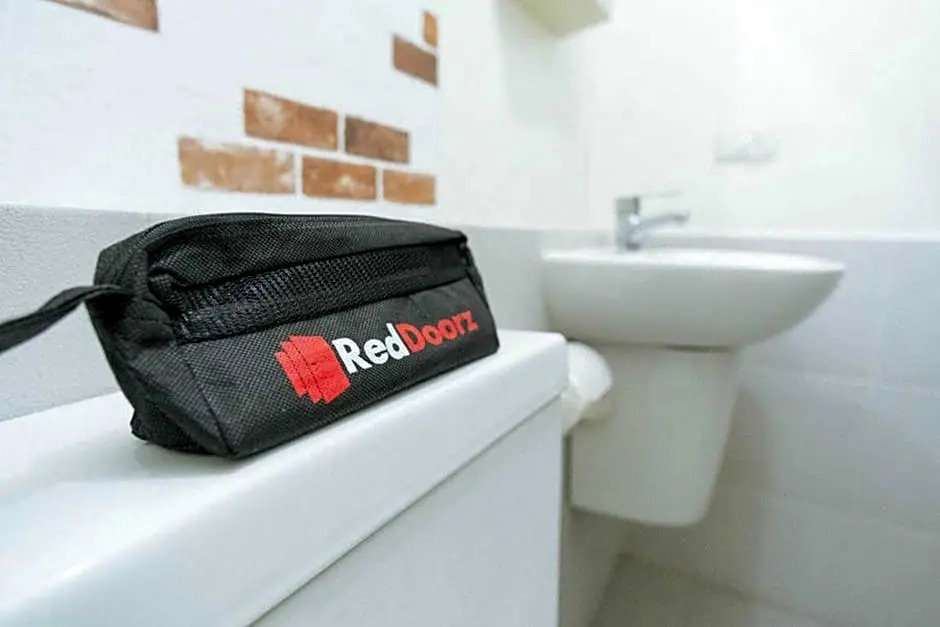 Foto - RedDoorz near Mertasari Beach 2