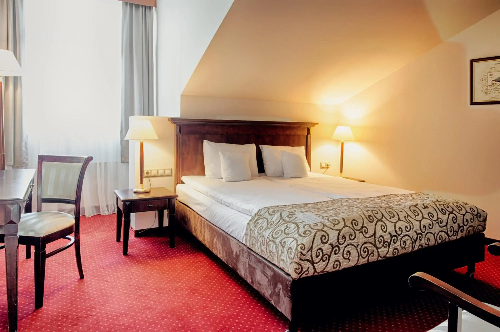 Photo - Grand Royal Hotel