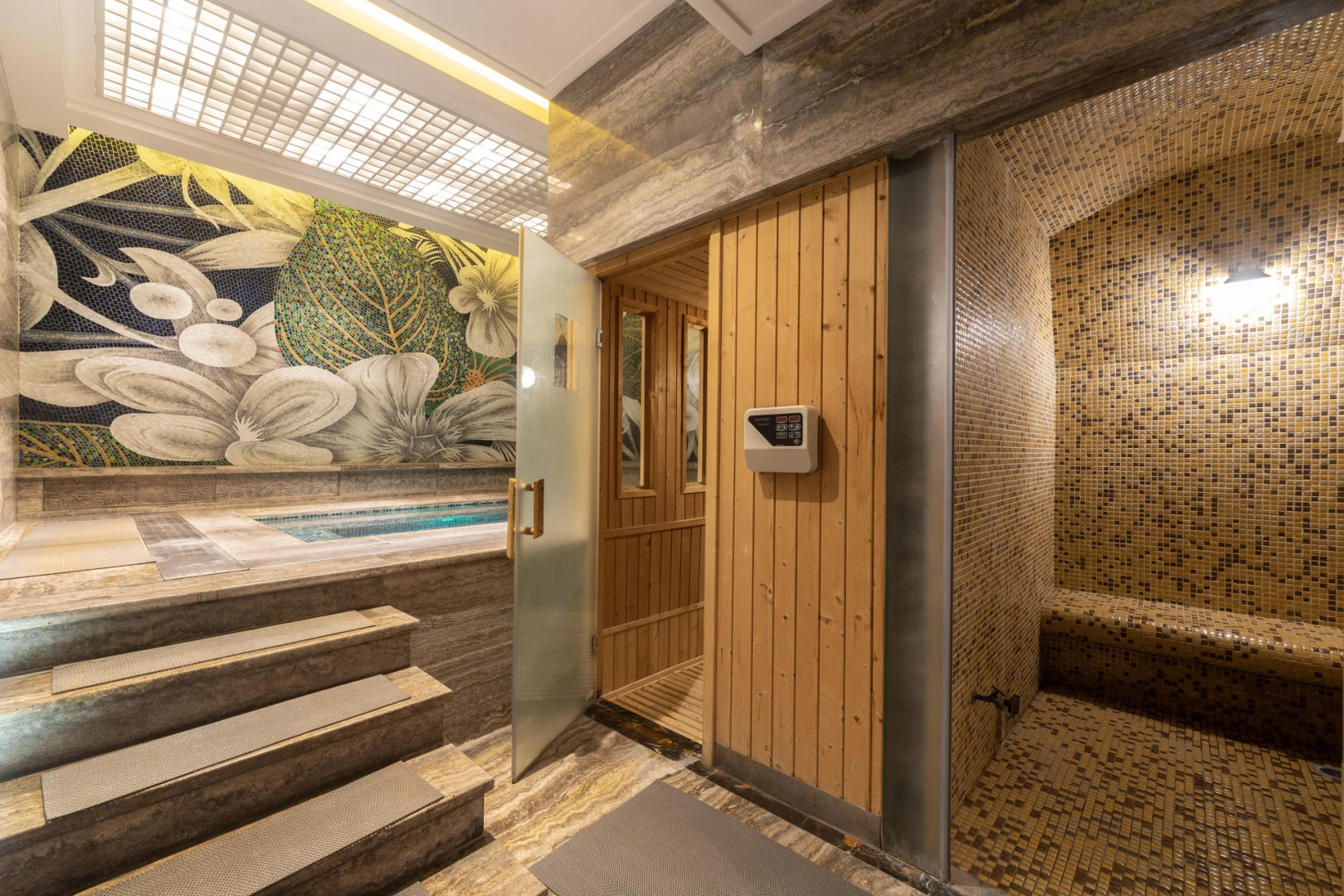 Photo - The Lapis Hotel