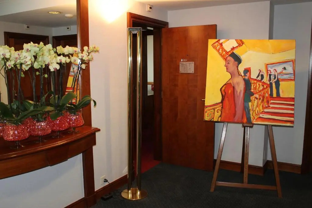 Photo - The New Midi