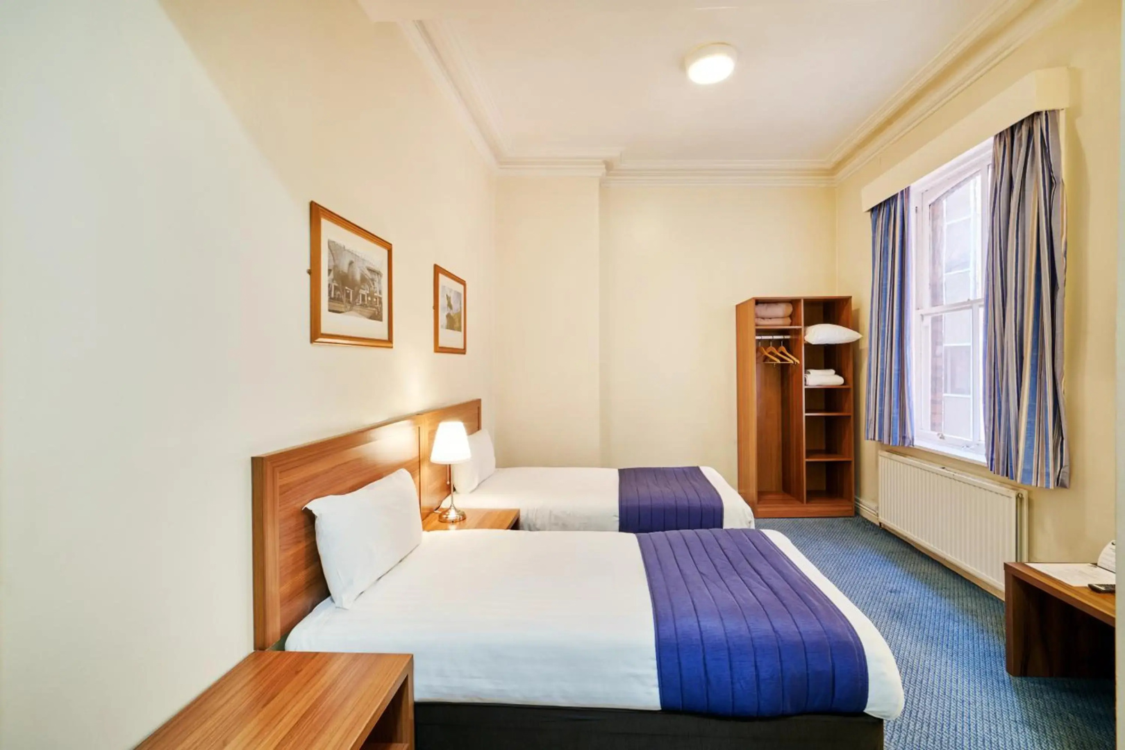 Photo - Discovery Inn - Leeds