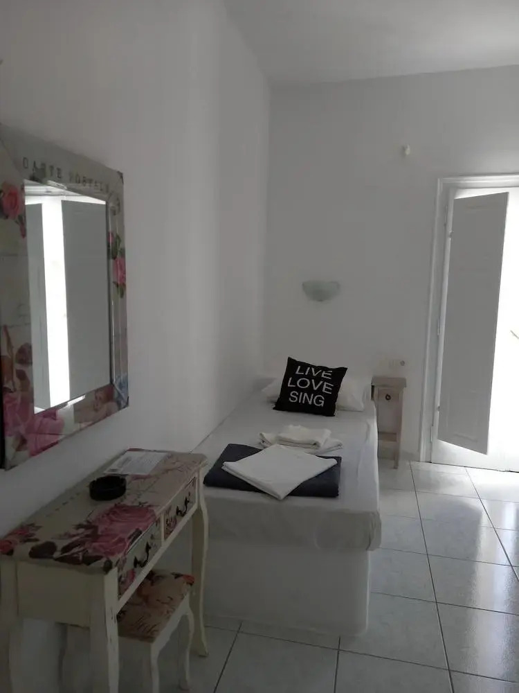 Foto - Three Harites