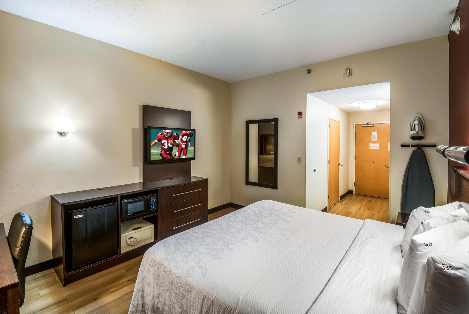 Photo - Red Roof PLUS Long Island - Garden City