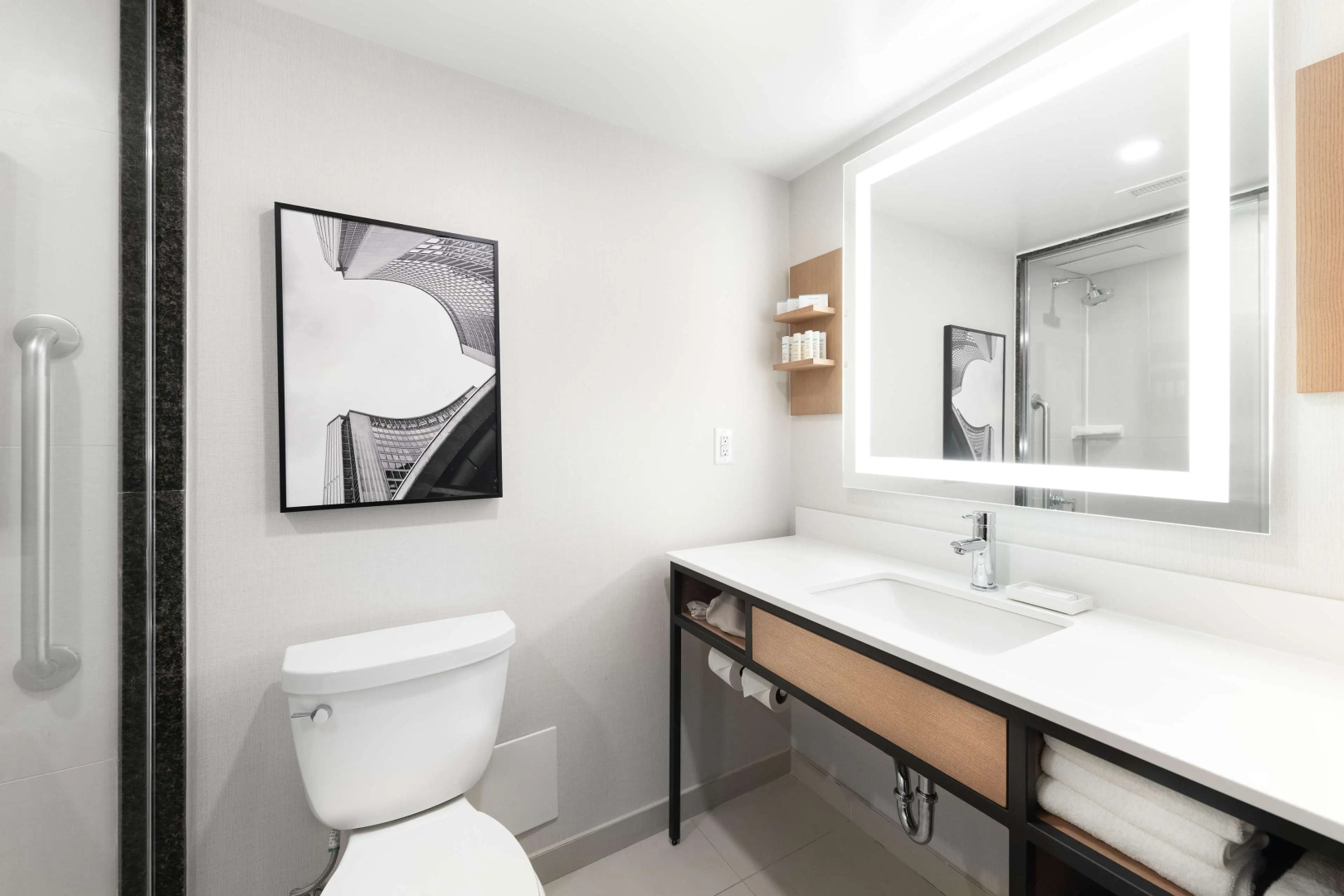 Photo - Hilton Garden Inn Toronto Airport