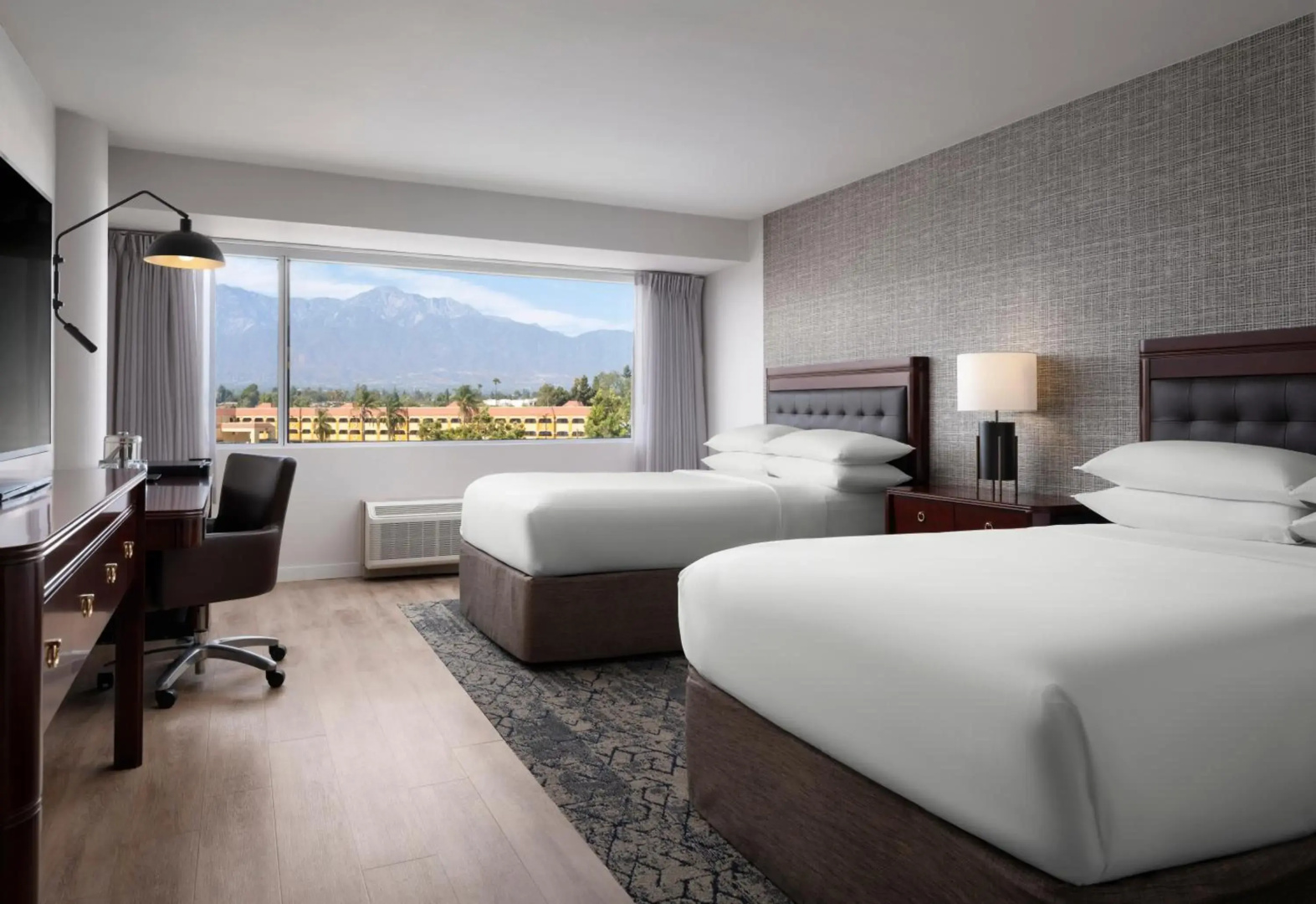 Photo - Sheraton Ontario Airport Hotel