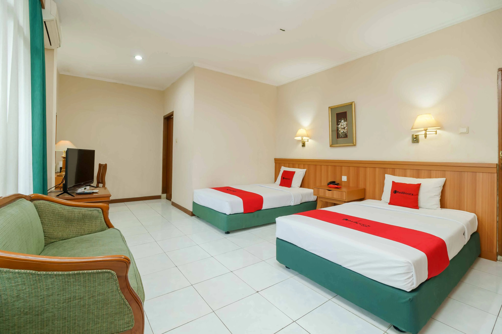 Foto - RedDoorz Plus near Kemang Raya