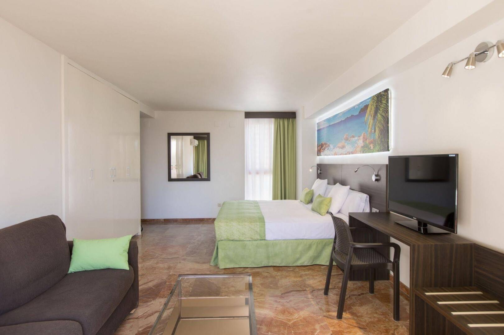 Photo - Magic Tropical Splash