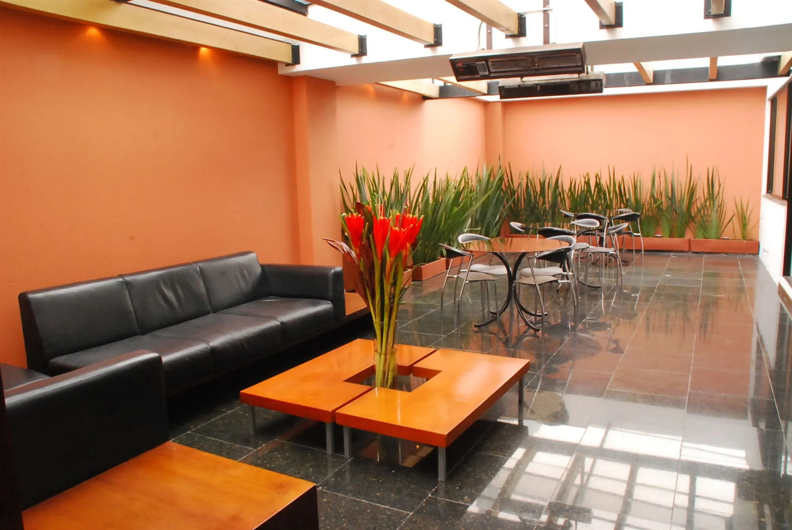 Photo - Richmond Suites Hotel