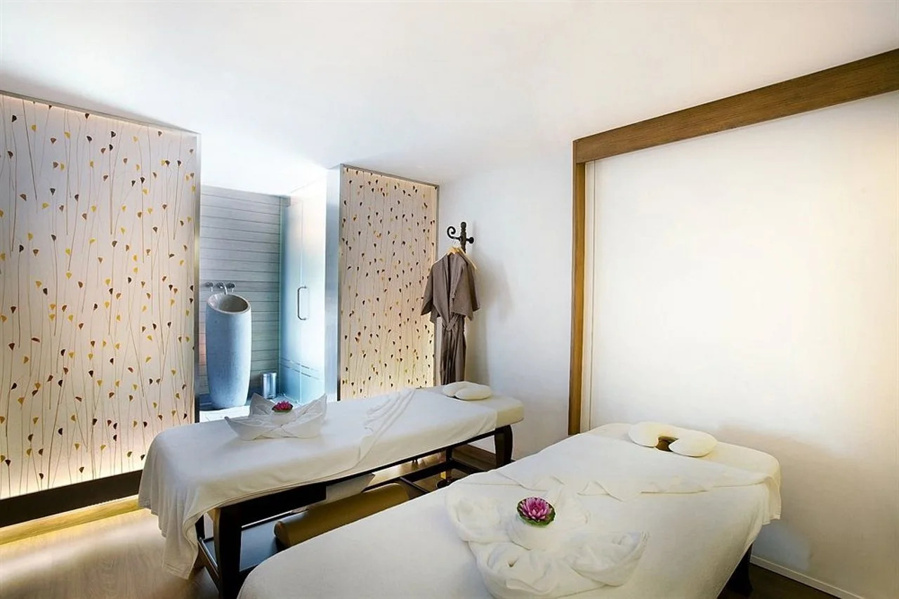 Photo - Radisson Hotel Chateau de Bangkok