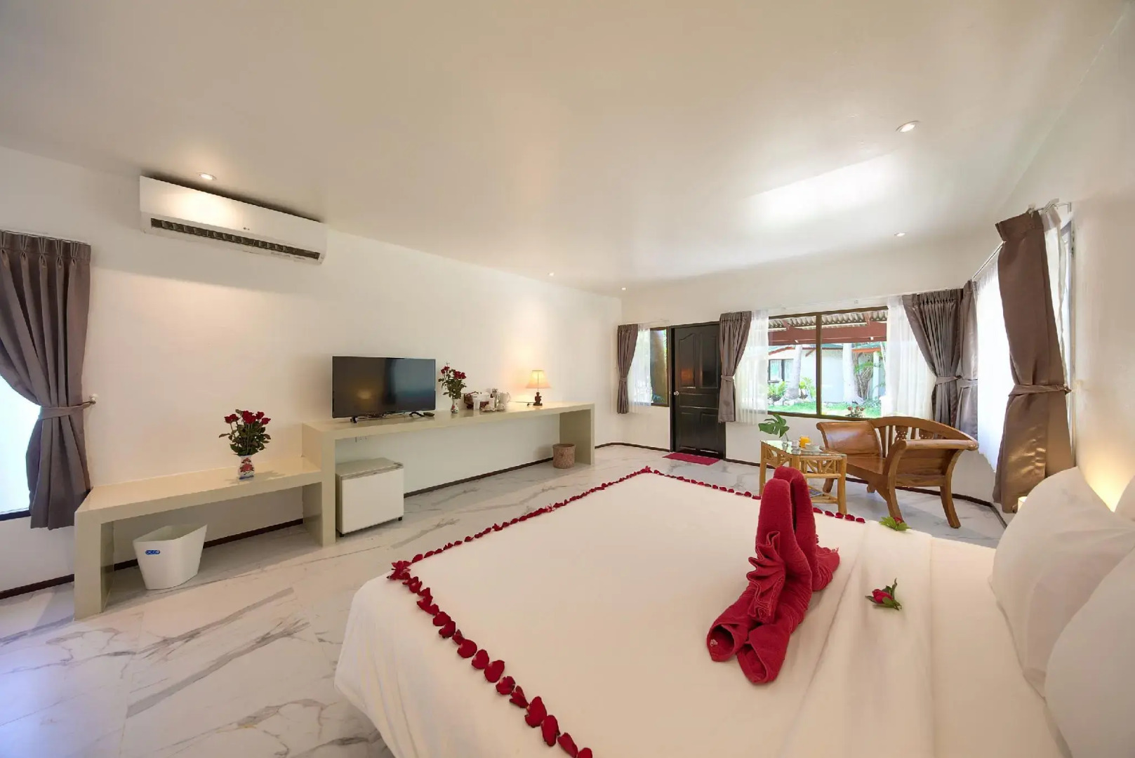 Photo - Crystal Bay Yacht Club Beach Resort