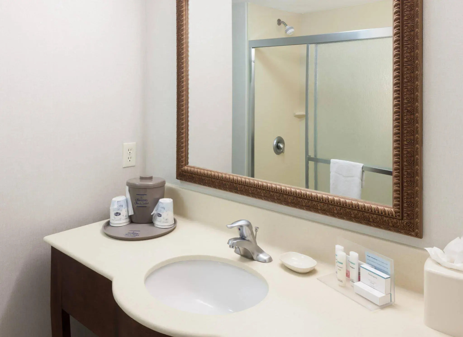 Photo - Hampton Inn & Suites Westford-Chelmsford