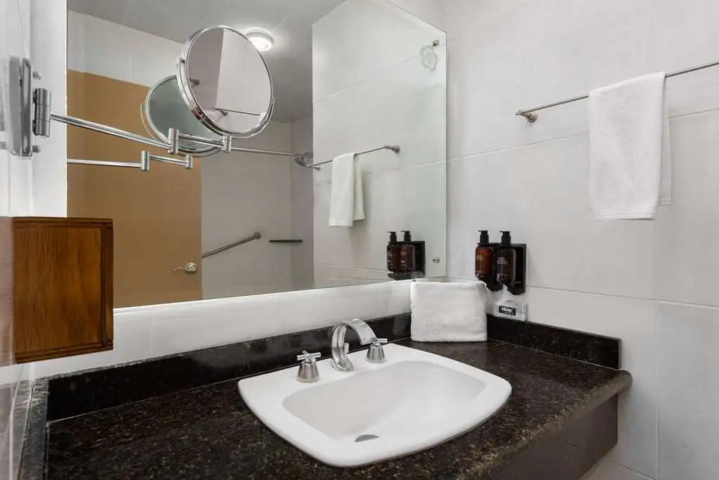 Photo - Howard Johnson by Wyndham Toluca