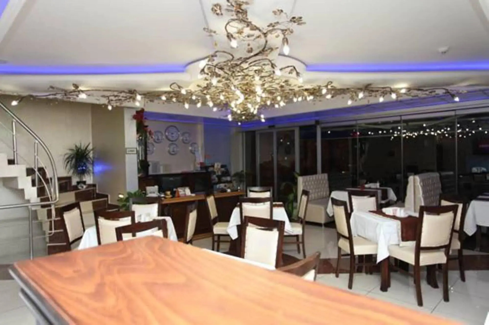 Photo - Hotel Broken Column