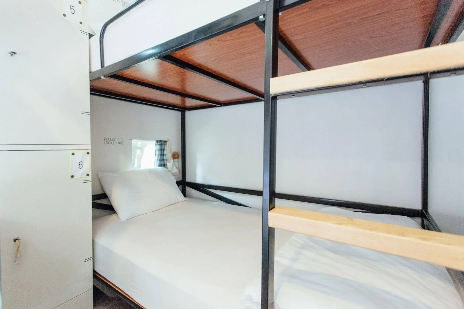 Foto - The Yard Bangkok Hostel