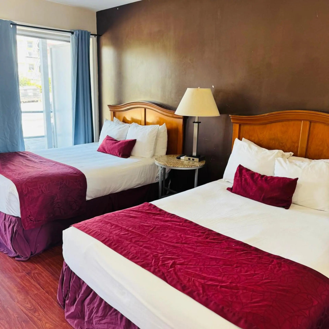 Photo - Holiday Lodge