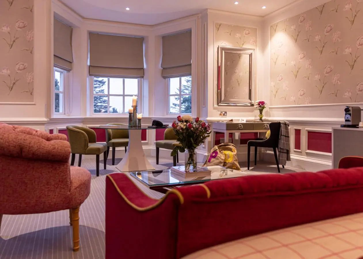 Photo - Barnett Hill - Luxury Hotel