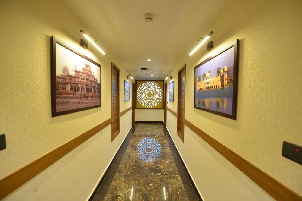 Photo - Hotel RR 62-Jaipur City Centre Hotel
