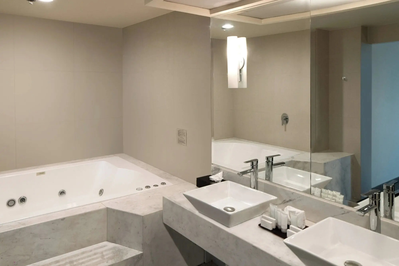 Photo - Courtyard by Marriott Mexico City Revolucion