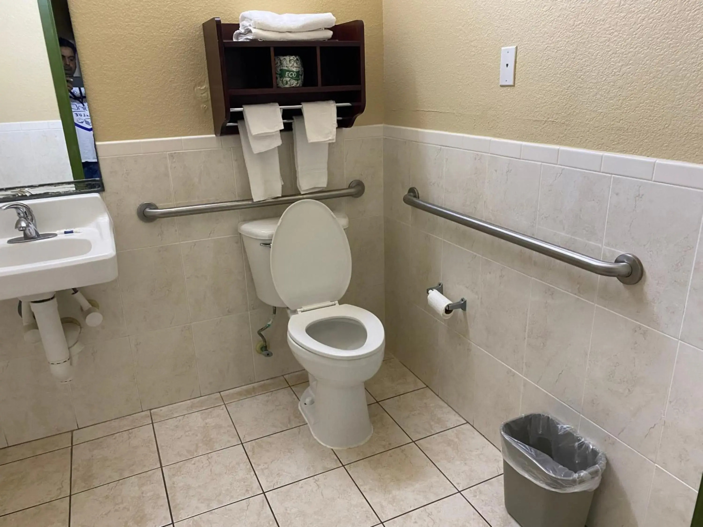 Photo - Red Lion Inn & Suites IAH Airport East