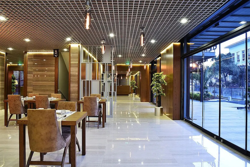 Photo - The Elegant Hotel
